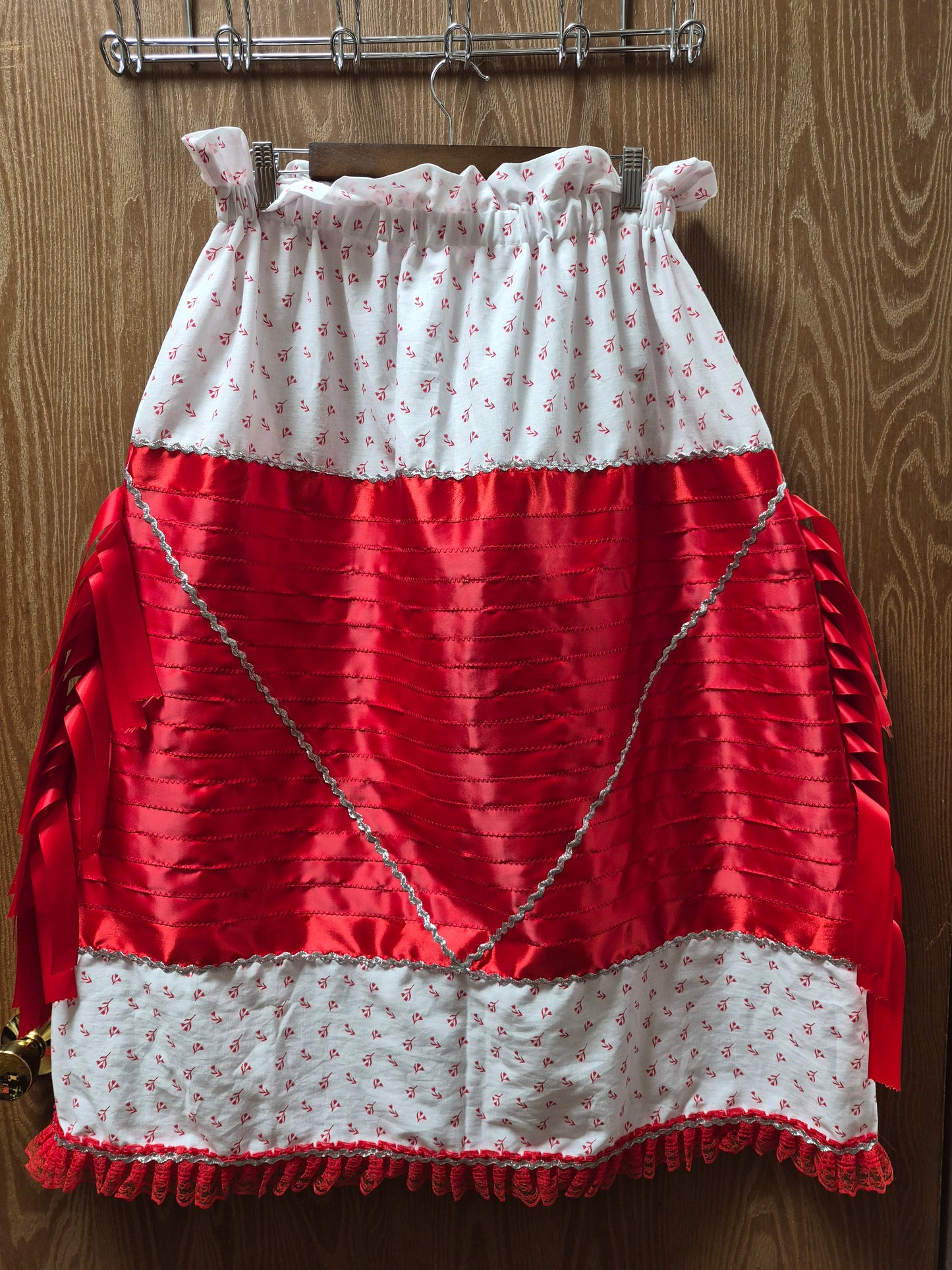 Red Ribbon Skirt size XL