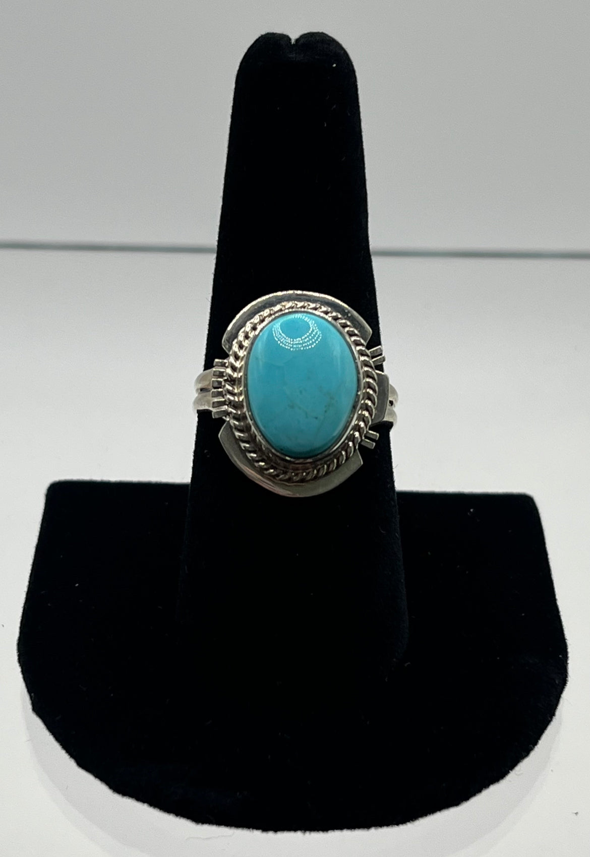 Kingman Turquoise and Sterling Silver Oval Shaped Ring; Size 9