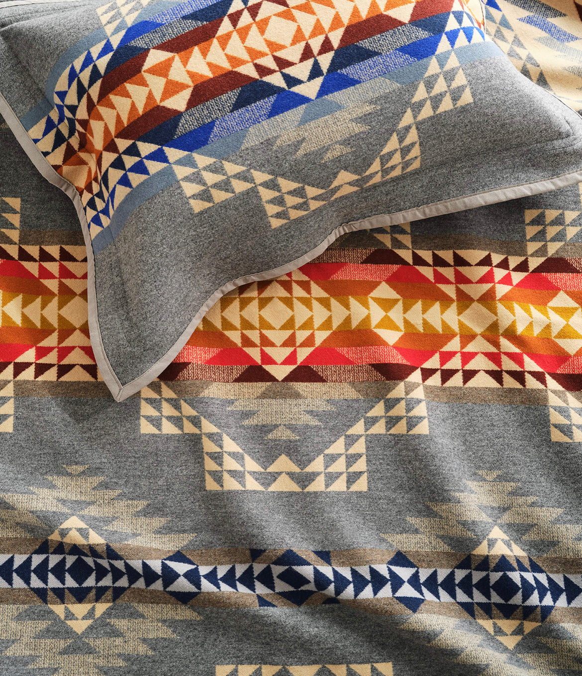 Pendleton Jacquard Unnapped Robe Blanket; Smith Rock