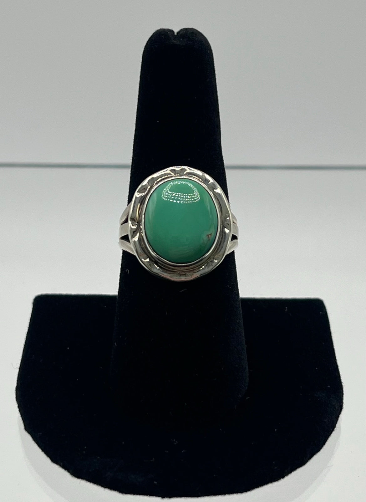 Green Turquoise and Sterling Silver Round Shaped Ring; Size 8.5