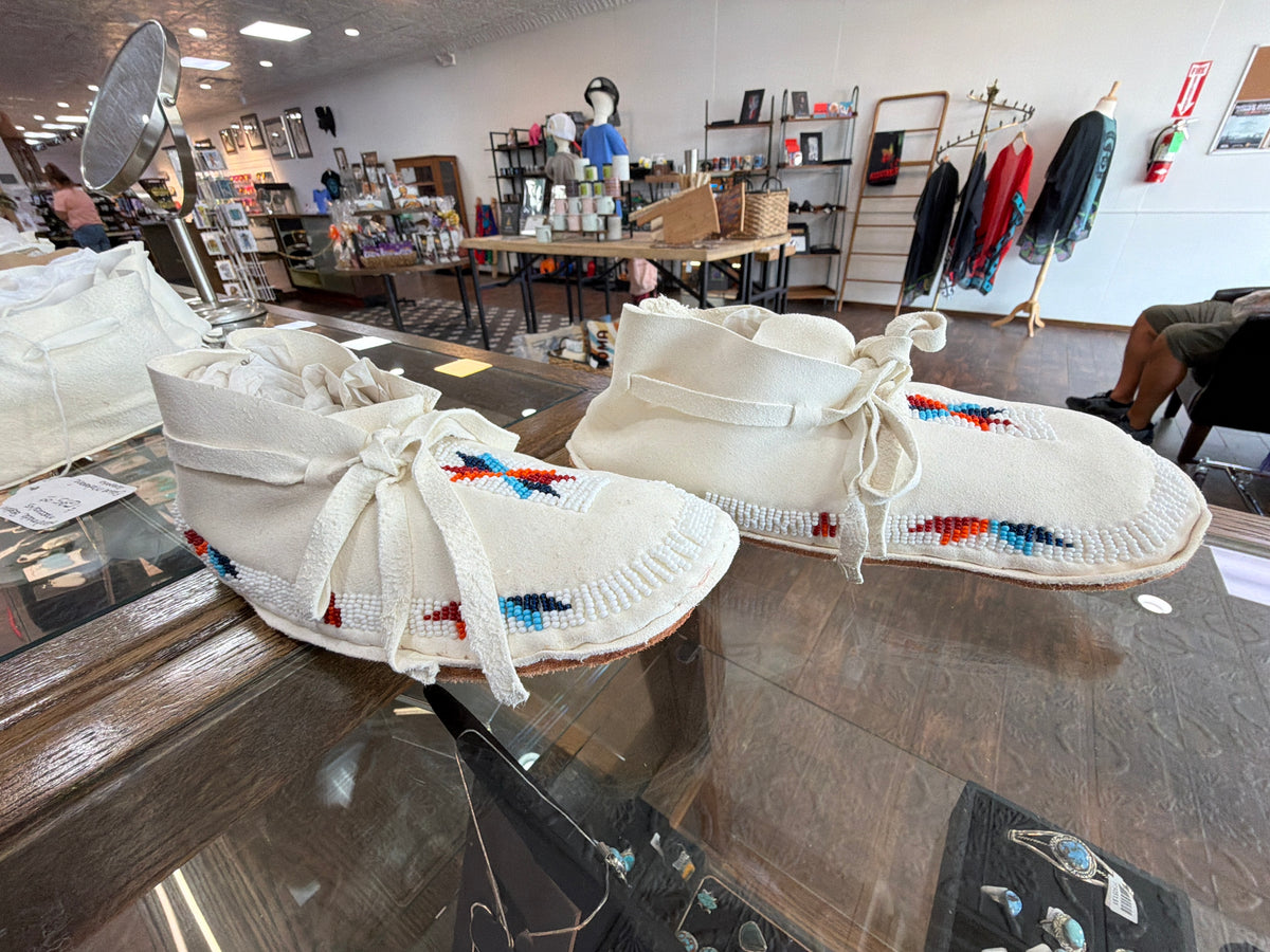 Beaded Moccasins Sz 8/9