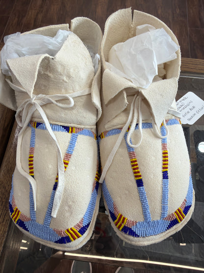 Beaded Adult Moccasins Wide/Sz 9