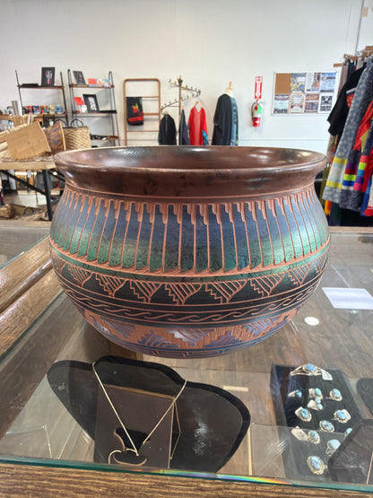 Horse Hair Pottery by Renalda Largo (Navajo)