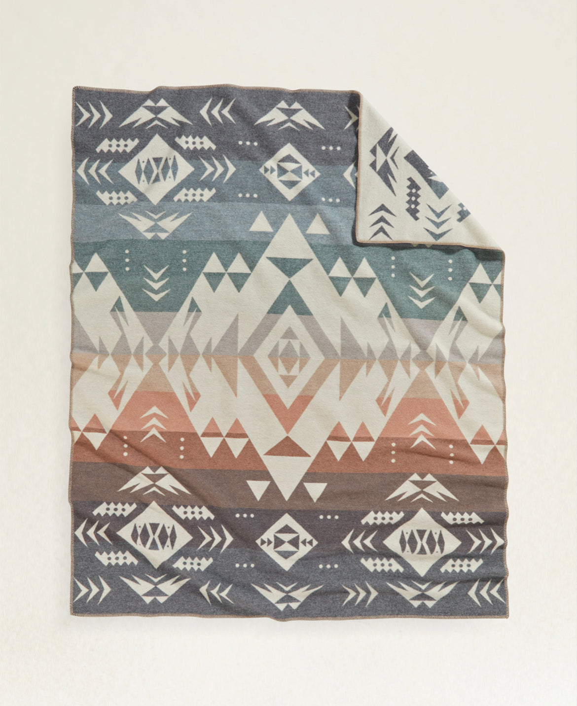 Pendleton Jacquard Napped Robe Blanket; Agate Beach