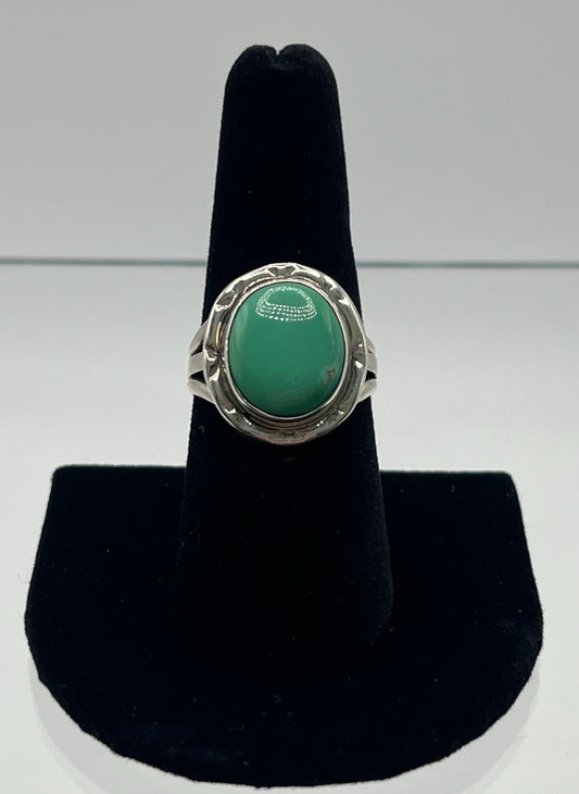 Green Turquoise and Sterling Silver Round Shaped Ring; Size 8.5