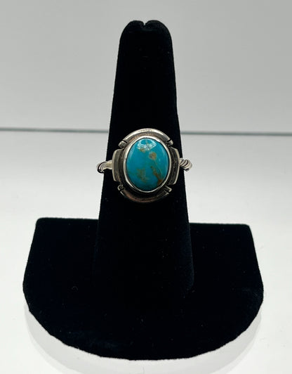 Turquoise and Sterling Silver Ring with Rope Band; Size 8.5