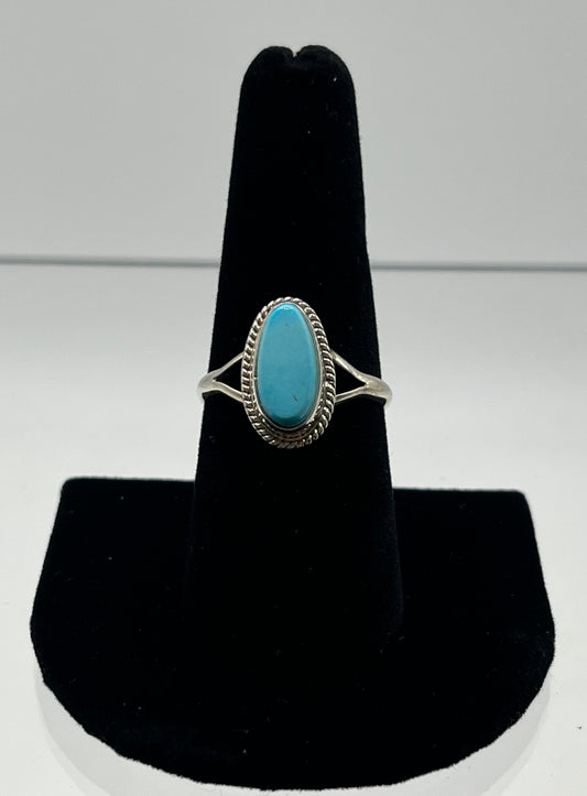 Small Kingman Turquoise and Sterling Silver Oval Shaped Ring; Size 8