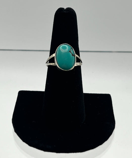 Green Turquoise and Sterling Silver Oval Shaped Ring; Size 7.75